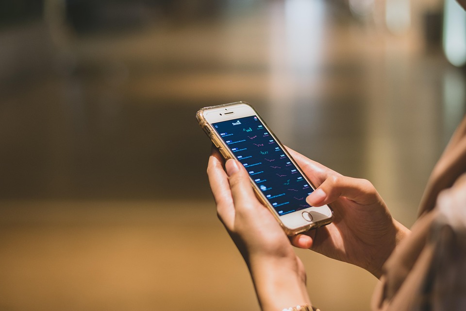 Cross-Platform vs. Native Apps: Which Development Method is Right for You?