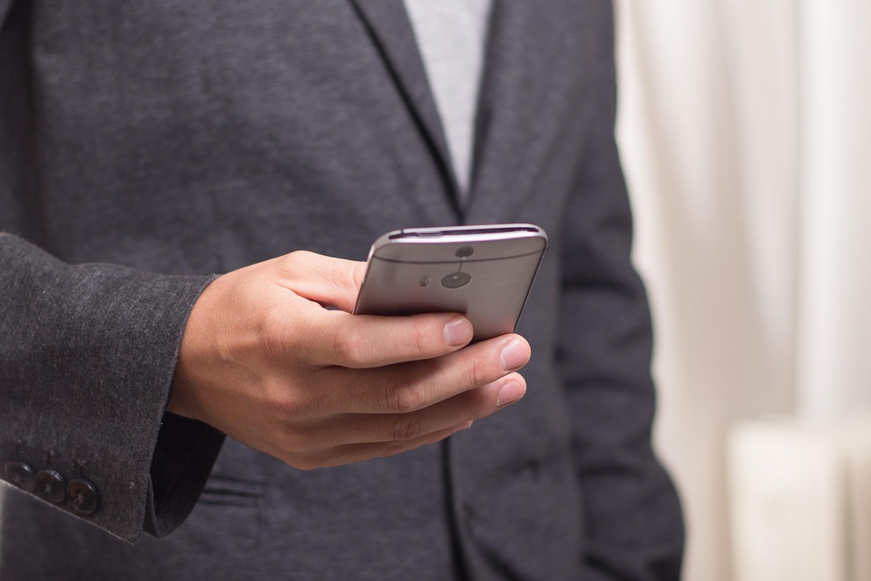 Cross-Platform vs. Native: Which Mobile Coding Path is Right for You?