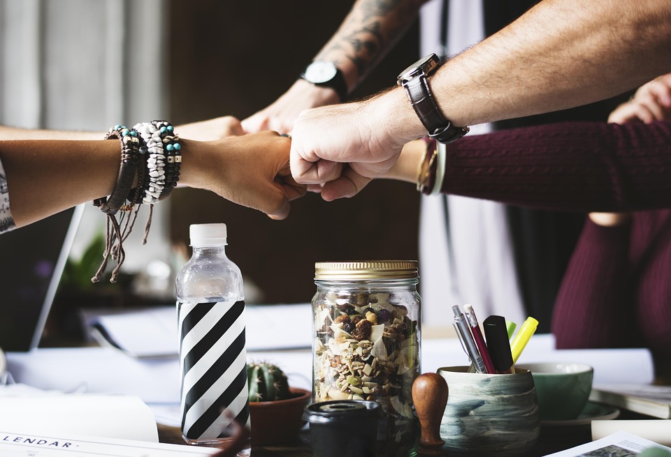 The Future of Customer Service: AI Chatbots vs. Human Agents